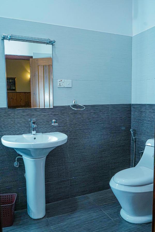 فندق Blue Moon Residency نوفارا إيلِيا المظهر الخارجي الصورة